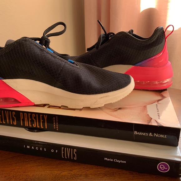 Women’s Nike Air Max Motion 2 Sneakers - Picture 6 of 6